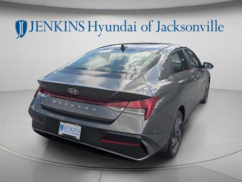 New 2025 Hyundai Elantra SEL FWD image 3