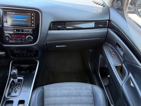 Used 2019 Mitsubishi Outlander SE FWD image 15
