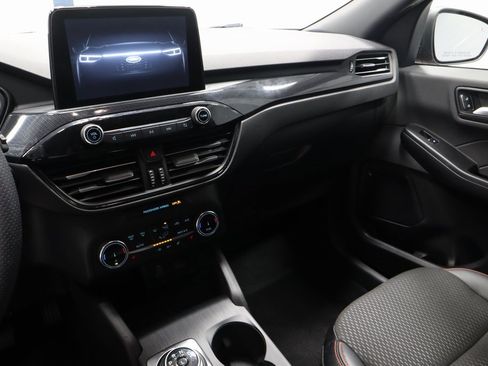 Certified 2025 Ford Escape ST-Line w/ Cold Weather Package image 31