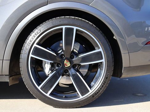 Used 2020 Porsche Cayenne Turbo image 65
