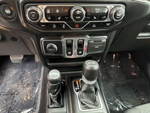 Certified 2021 Jeep Wrangler Sport AWD/4WD image 14