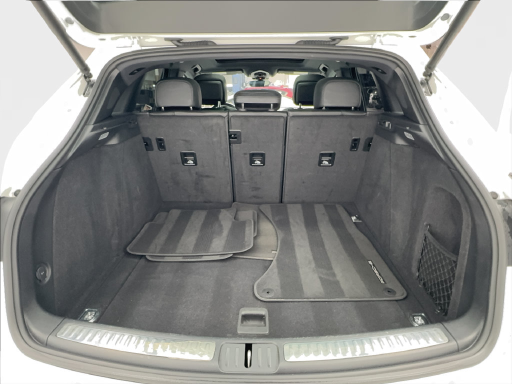 Used 2023 Porsche Macan Turbo AWD/4WD image 19