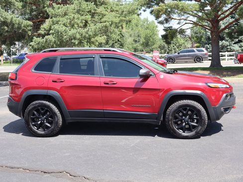 Used 2017 Jeep Cherokee Trailhawk AWD/4WD image 3