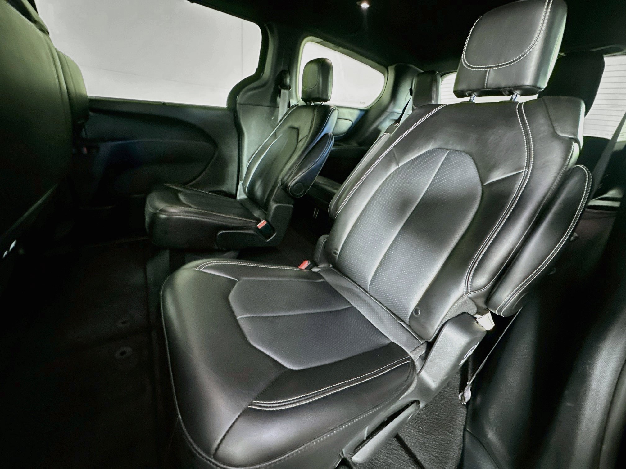 Used 2025 Chrysler Pacifica Select FWD image 26