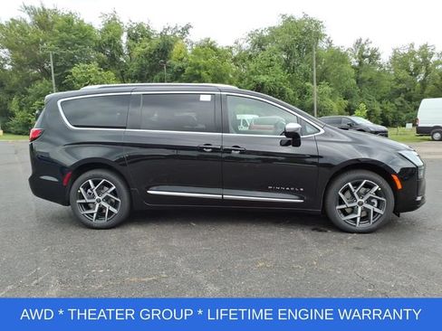 New 2027 Chrysler Pacifica Pinnacle w/ Theater Group AWD/4WD image 8