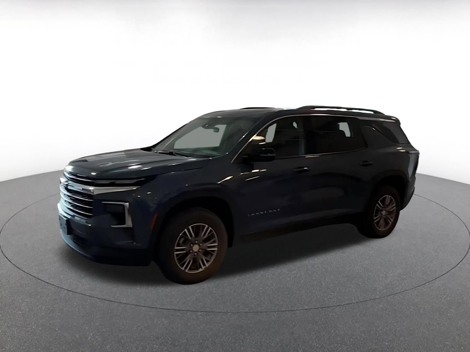 Used 2025 Chevrolet Traverse LT FWD image 6