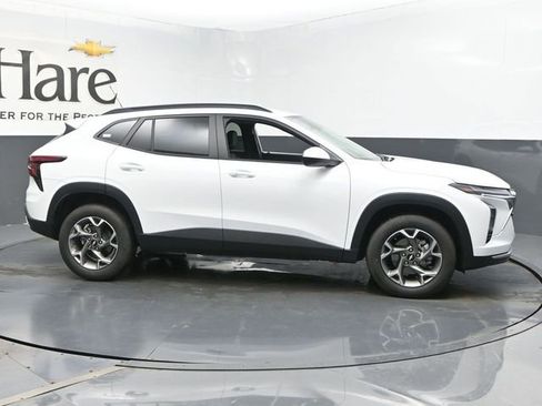 Used 2025 Chevrolet Trax LT w/ LT Convenience Package FWD image 1