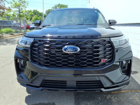 Certified 2025 Ford Explorer ST AWD/4WD image 6