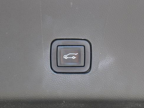 Used 2022 Chevrolet Traverse LT image 10