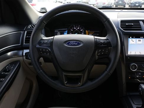 Used 2018 Ford Explorer XLT w/ Equipment Group 202A image 9