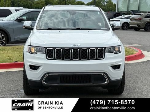 Used 2018 Jeep Grand Cherokee Limited AWD/4WD image 2