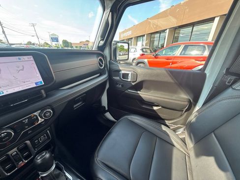 Used 2024 Jeep Wrangler Unlimited Sahara w/ Technology Group AWD/4WD image 32