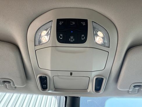 Used 2023 Chrysler Pacifica Limited w/ Uconnect Theater Family Group FWD image 40