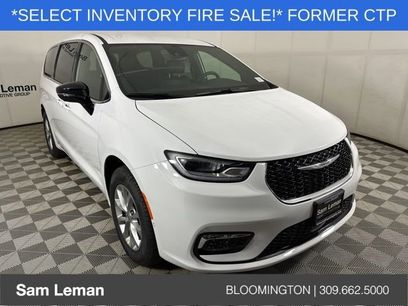 New 2025 Chrysler Pacifica Select