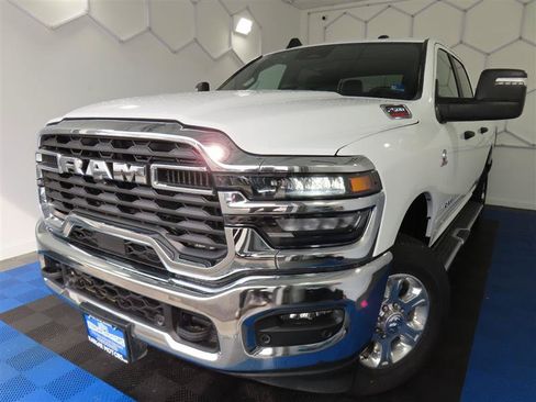 Used 2025 RAM 2500 Big Horn AWD/4WD image 1