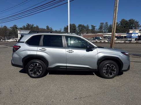 Used 2025 Subaru Forester Premium image 2