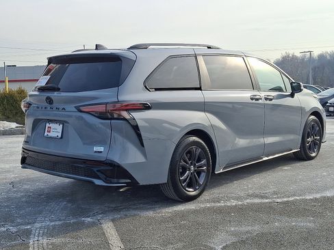 Certified 2025 Toyota Sienna XSE image 6
