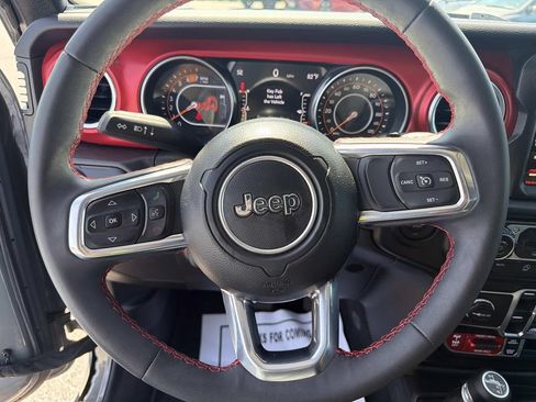Used 2023 Jeep Wrangler Unlimited Rubicon AWD/4WD image 9