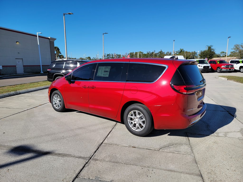New 2026 Chrysler Pacifica Select FWD image 3