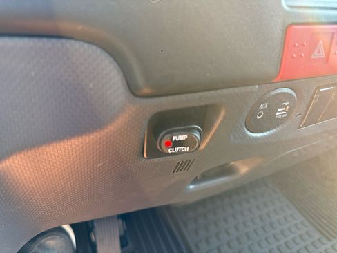 Used 2024 Isuzu NPR image 18