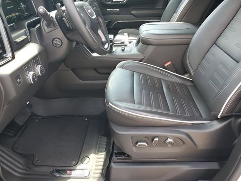 Used 2025 GMC Sierra 1500 AT4X image 31