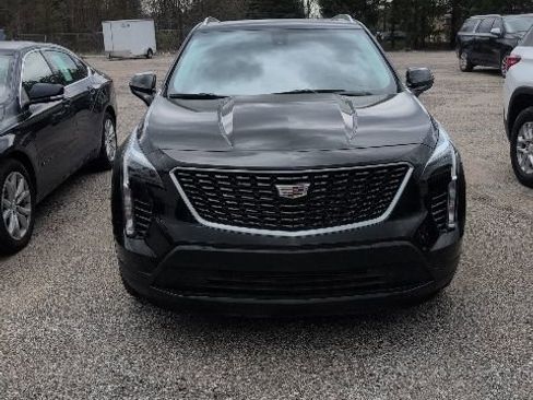 Used 2019 Cadillac XT4 Luxury w/ Cold Weather Package AWD/4WD image 2