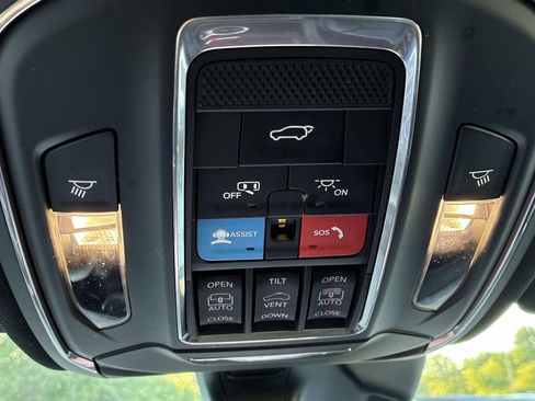 Certified 2025 Jeep Grand Cherokee Limited AWD/4WD image 37