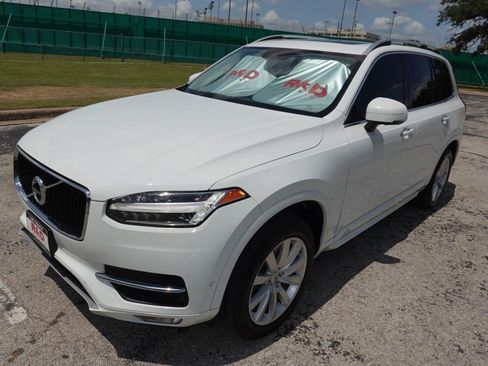 Used 2018 Volvo XC90 T5 Momentum w/ Convenience Package FWD image 3