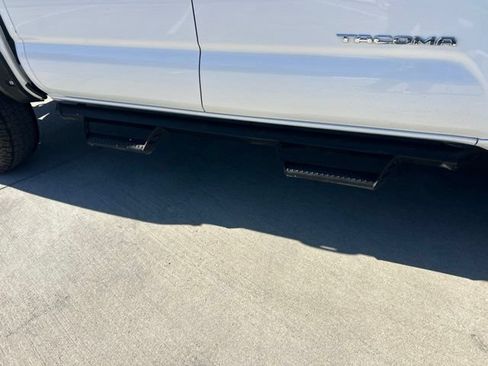 Used 2020 Toyota Tacoma SR5 w/ Technology Package AWD/4WD image 3