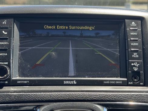 Used 2015 Chrysler Town & Country Touring FWD image 20