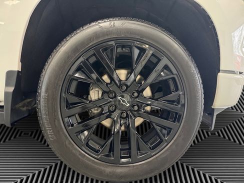 Used 2024 Chevrolet Silverado 1500 High Country w/ High Country Premium Package image 10