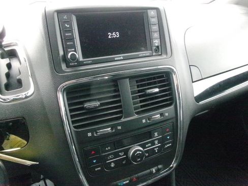 Used 2018 Dodge Grand Caravan SXT w/ Driver Convenience Group image 18