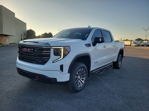 Used 2022 GMC Sierra 1500 AT4 image 2