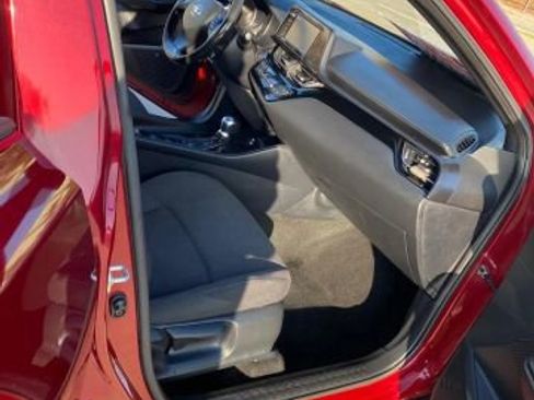 Used 2018 Toyota C-HR image 10