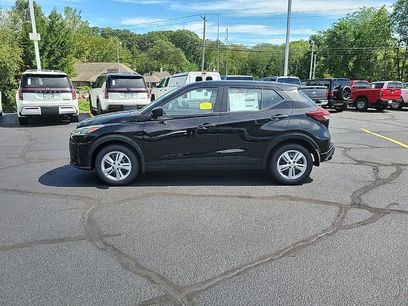 New 2025 Nissan Kicks Play S