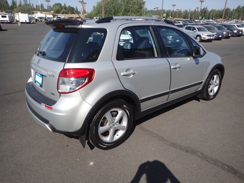 Used 2008 Suzuki SX4 AWD Hatchback w/ Touring Pkg image 5