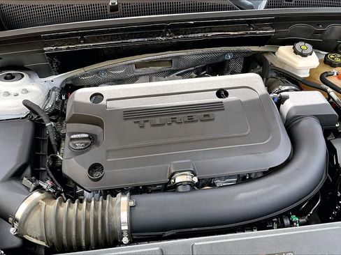 Used 2022 Buick Envision Essence w/ Sport Touring Package FWD image 33