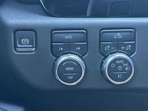 Used 2025 GMC Sierra 1500 Elevation image 41