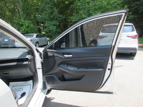Used 2020 Nissan Altima 2.5 SR w/ Premium Package FWD image 19