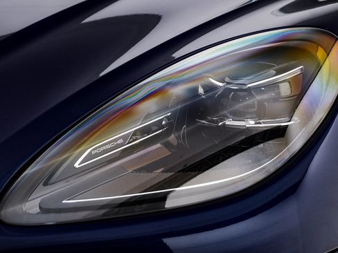 Certified 2025 Porsche Macan image 7