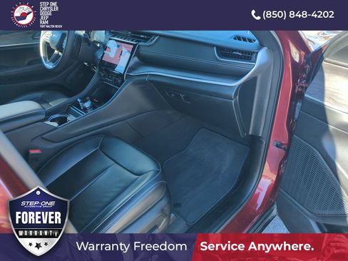 Used 2025 Jeep Grand Cherokee L Limited w/ Black Appearance Package AWD/4WD image 35
