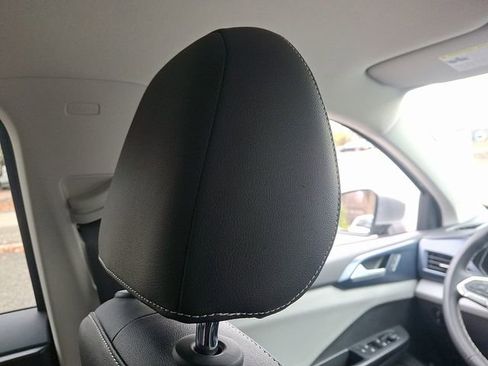 Certified 2022 Volkswagen Taos SE image 13