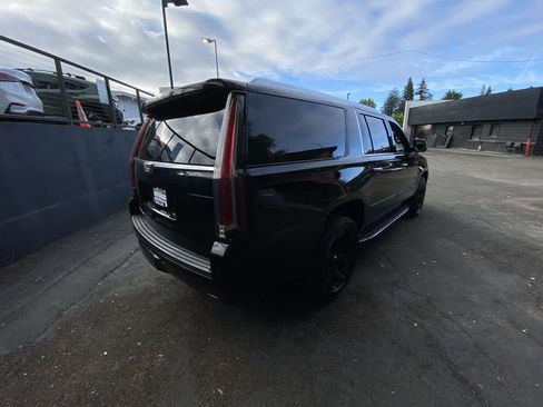 Used 2019 Cadillac Escalade ESV Luxury AWD/4WD image 6