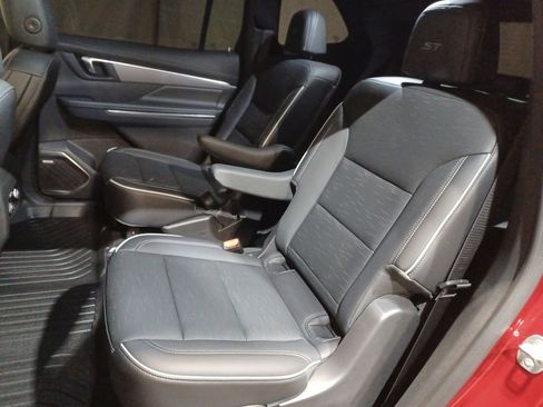 Used 2025 Buick Enclave Sport Touring image 24