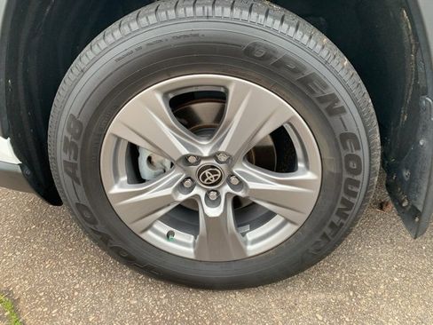 Used 2024 Toyota RAV4 XLE w/ Convenience Package image 8