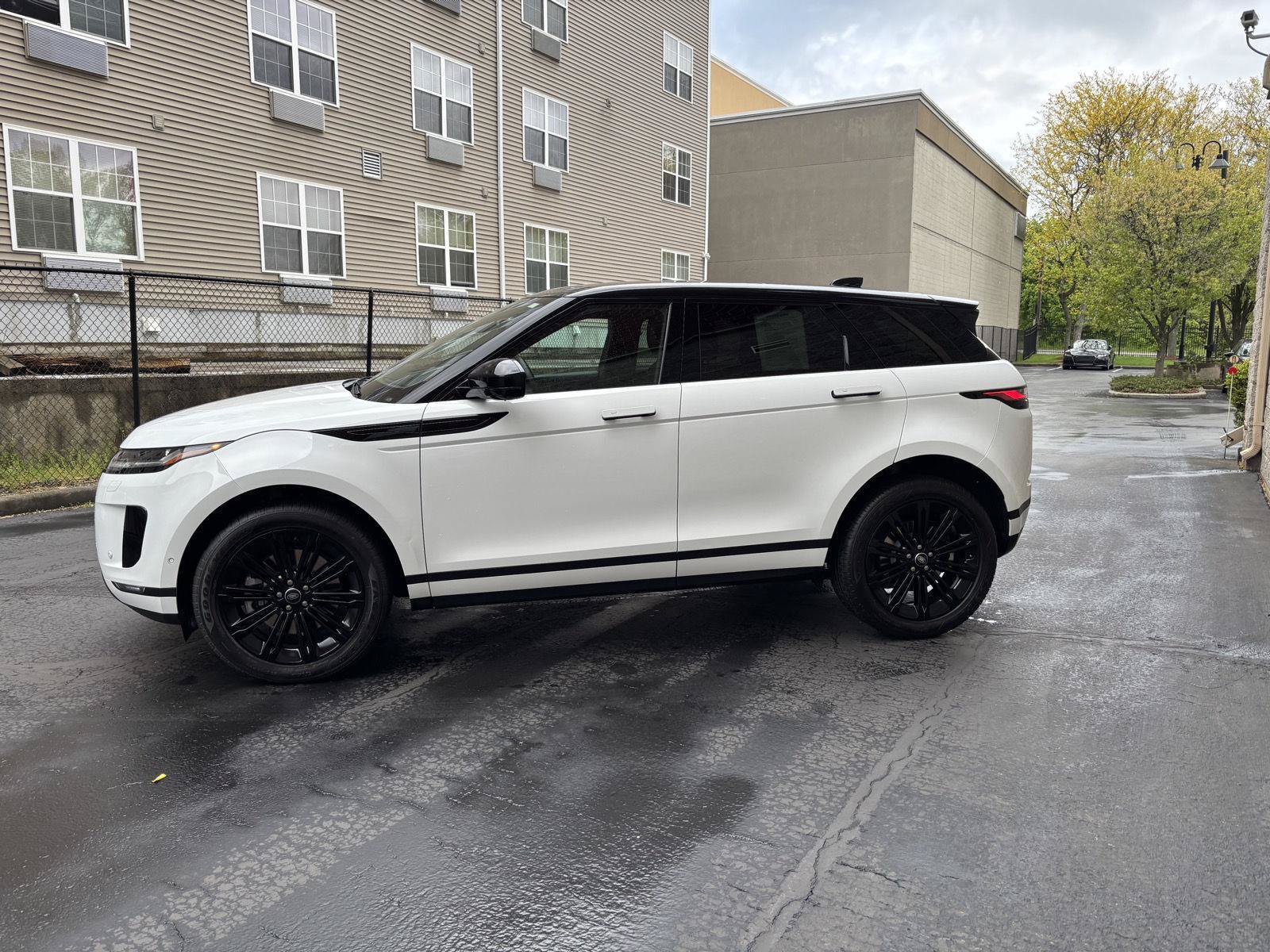 Used 2025 Land Rover Range Rover Evoque S AWD/4WD image 3