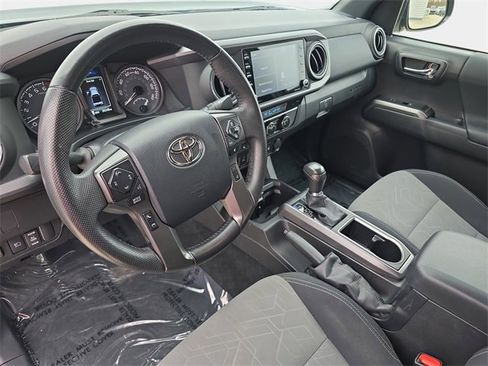 Used 2023 Toyota Tacoma TRD Off-Road image 18