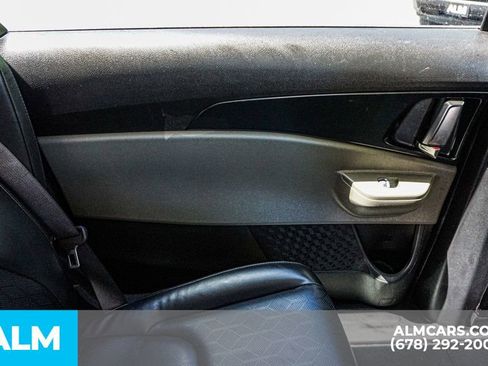 Used 2025 Kia Carnival FWD image 36