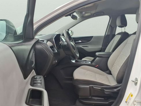 Used 2018 Chevrolet Equinox LS FWD image 17
