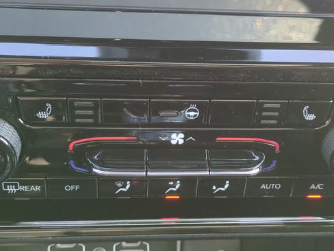 New 2025 Jeep Grand Cherokee Altitude image 25